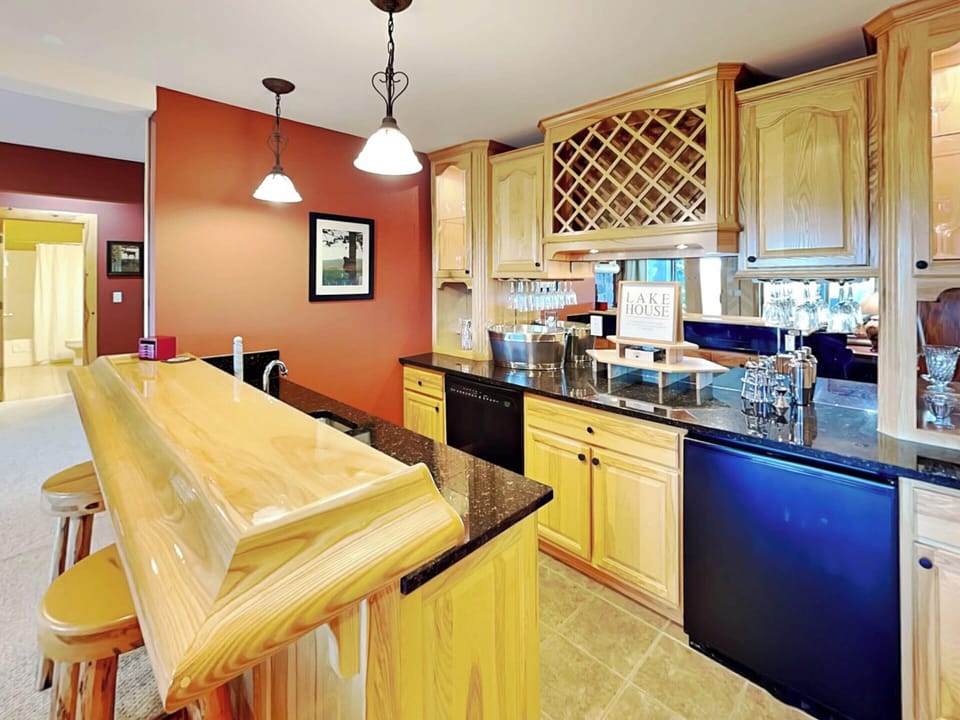 House (5 Bedrooms) | Property amenity