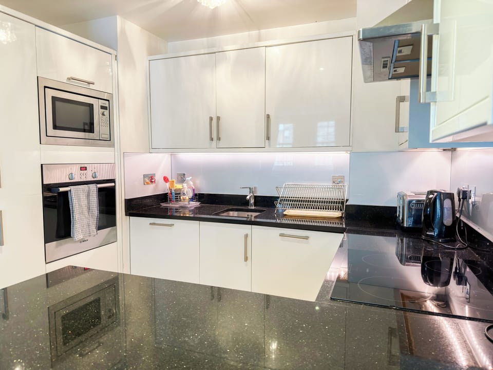 KItchen | Detached House + Parking near Paddington, Hyde Park, Little Venice