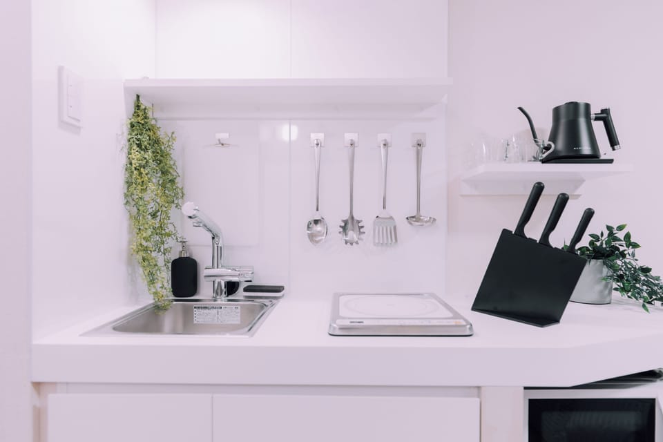 Apartment, 1 Bedroom, Non Smoking | Private kitchenette | Mini-fridge, microwave, stovetop, cookware/dishes/utensils