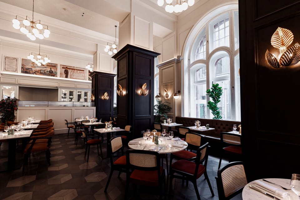 3 restaurants, lunch, dinner served; British cuisine