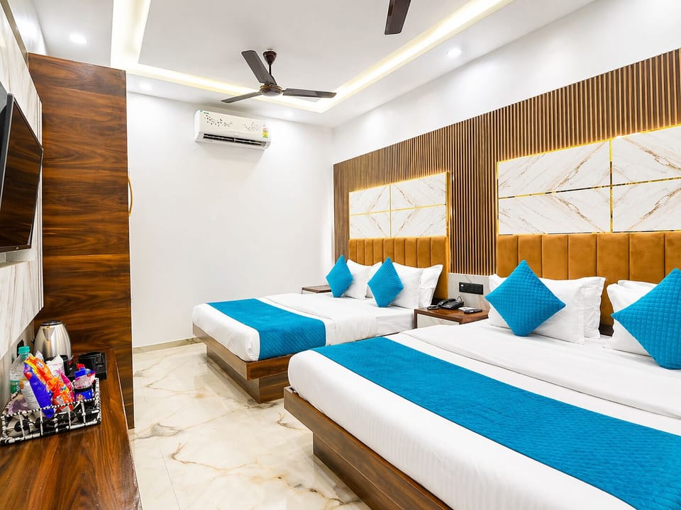 Family Quadruple Room | Egyptian cotton sheets, premium bedding, pillowtop beds, desk