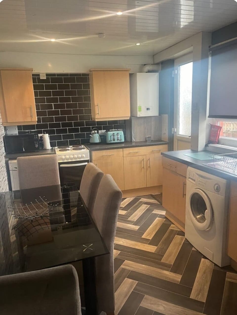 House | Private kitchen | Fridge, microwave, oven, stovetop