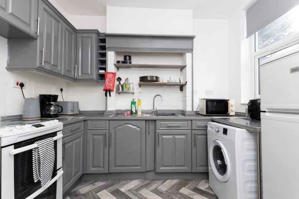 House | Private kitchen | Fridge, microwave, oven, stovetop
