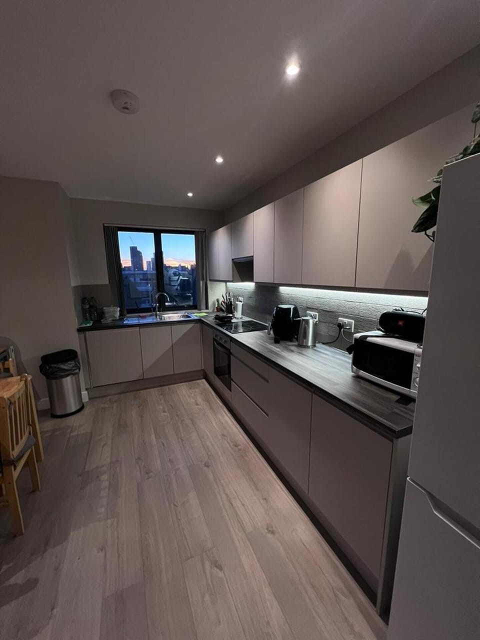 Apartment | Private kitchen | Fridge, microwave, oven, stovetop