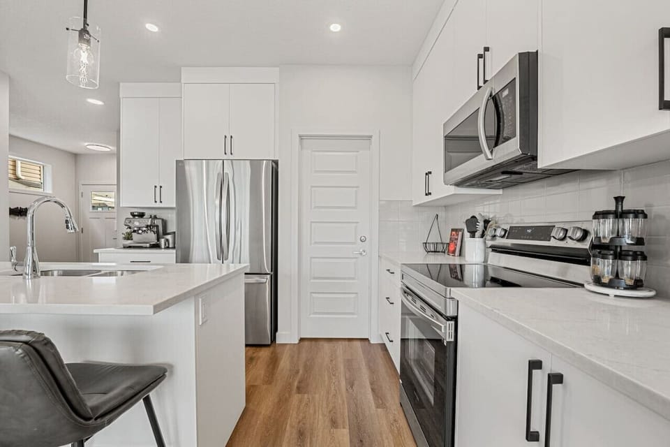 Full kitchen (main floor) with a Breville Barista espresso machine, blender, rice cooker, slow cooker/crockpot & more.