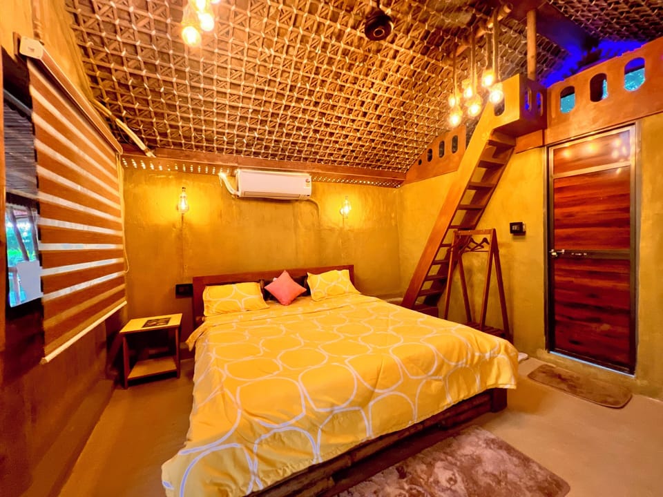 Luxury Double Room, Multiple Beds, Courtyard View | Laptop workspace, free WiFi