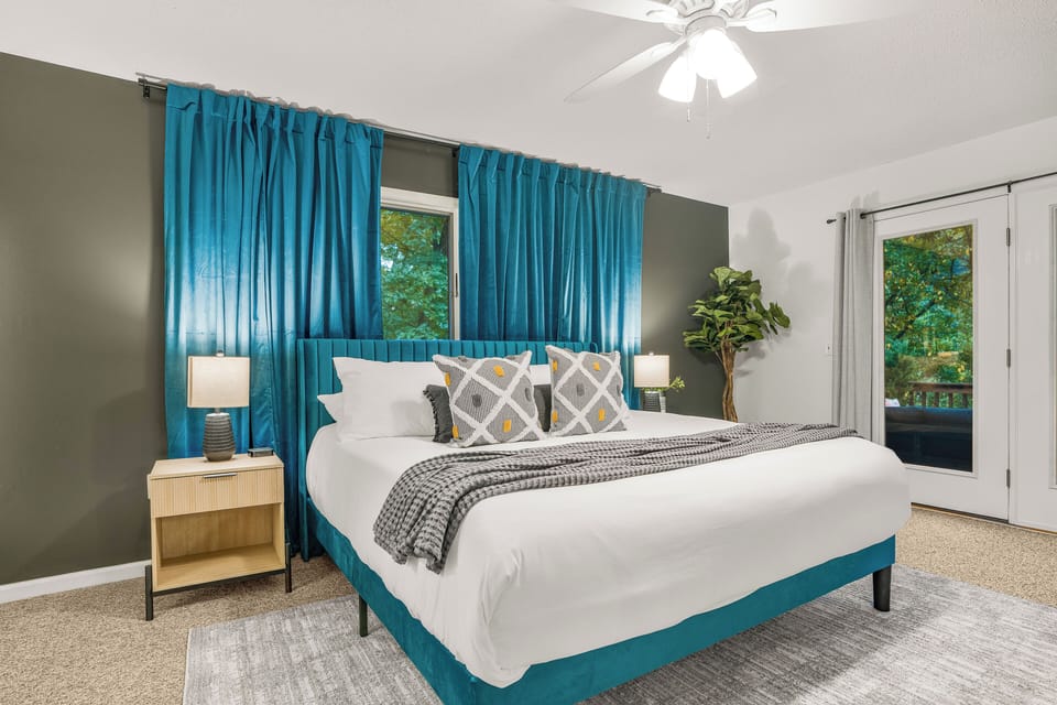 Upper Bedroom Master - King Bed