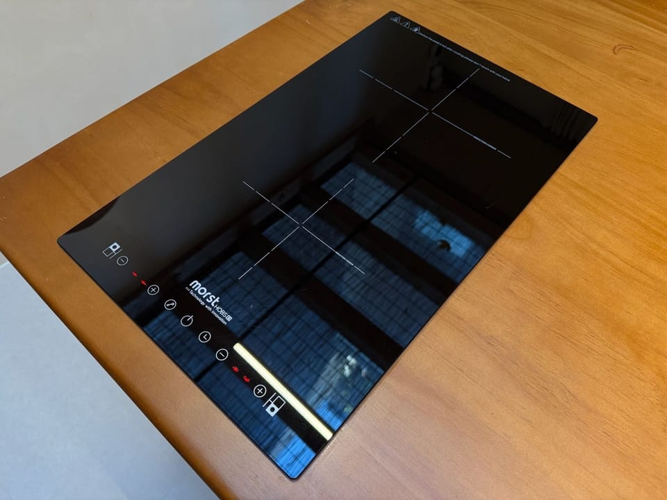Design House, 1 King Bed, Non Smoking, Kitchenette | Private kitchenette | Mini-fridge, microwave, electric kettle, cookware/dishes/utensils