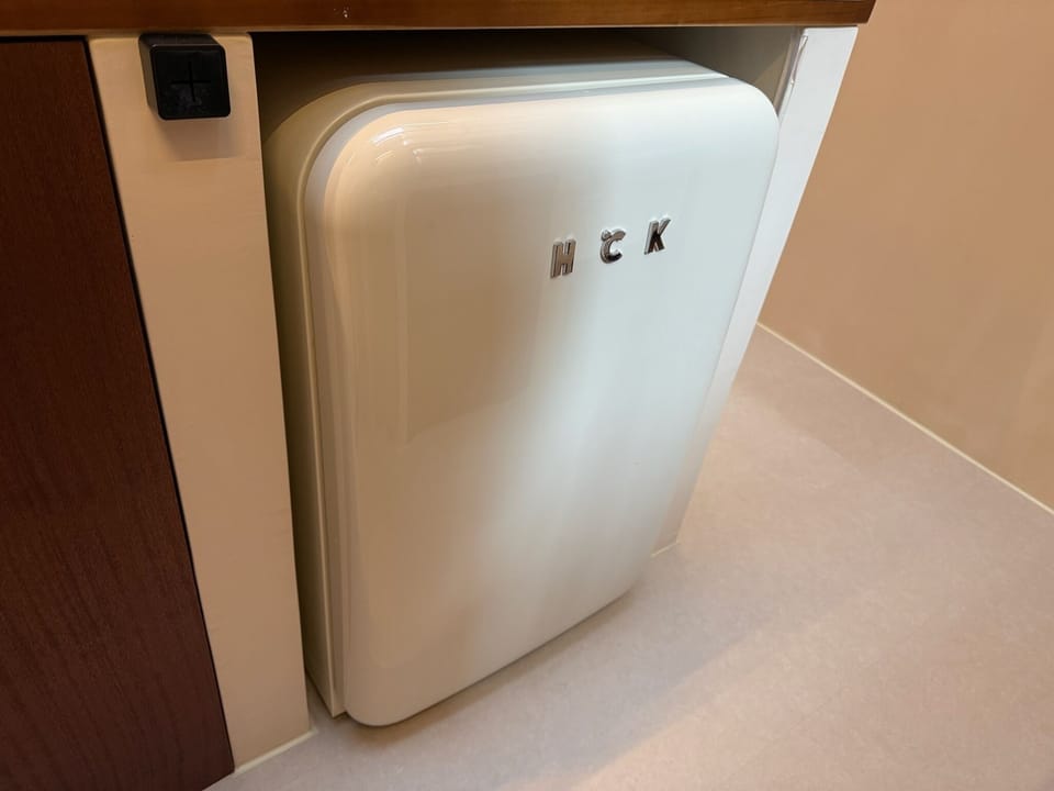 Design House, 1 King Bed, Non Smoking, Kitchenette | Mini-refrigerator
