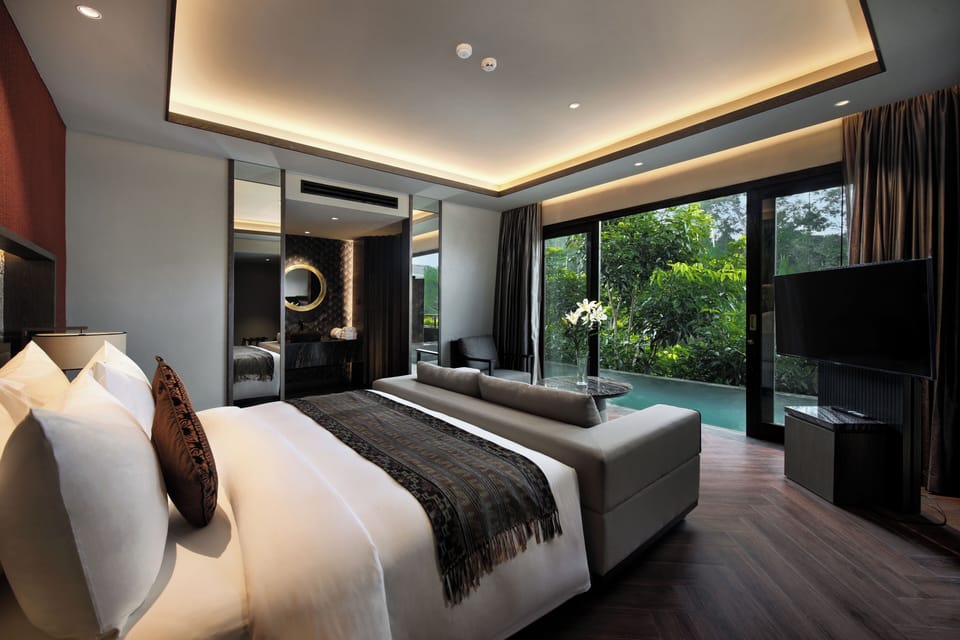 Premium bedding, pillowtop beds, minibar, in-room safe