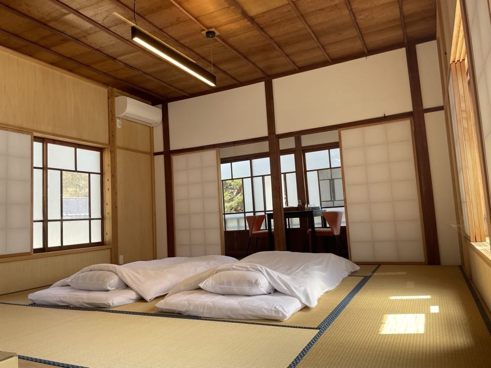 Traditional Room | Down comforters, bed sheets