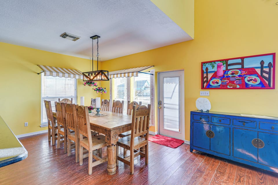 Dining Area | 1st Floor | Dishware & Flatware Provided