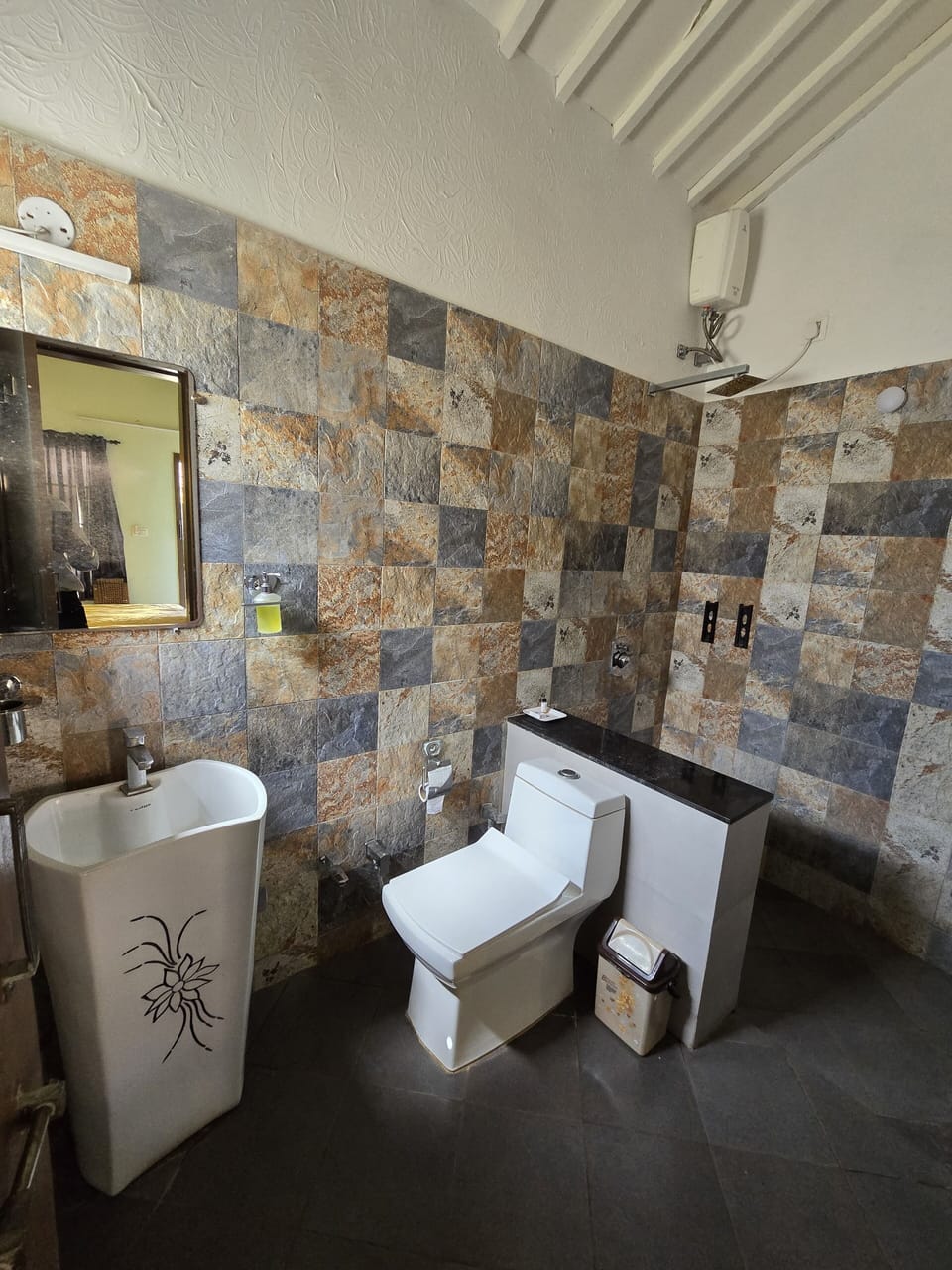 Classic Single Room | Bathroom | Shower, slippers, towels
