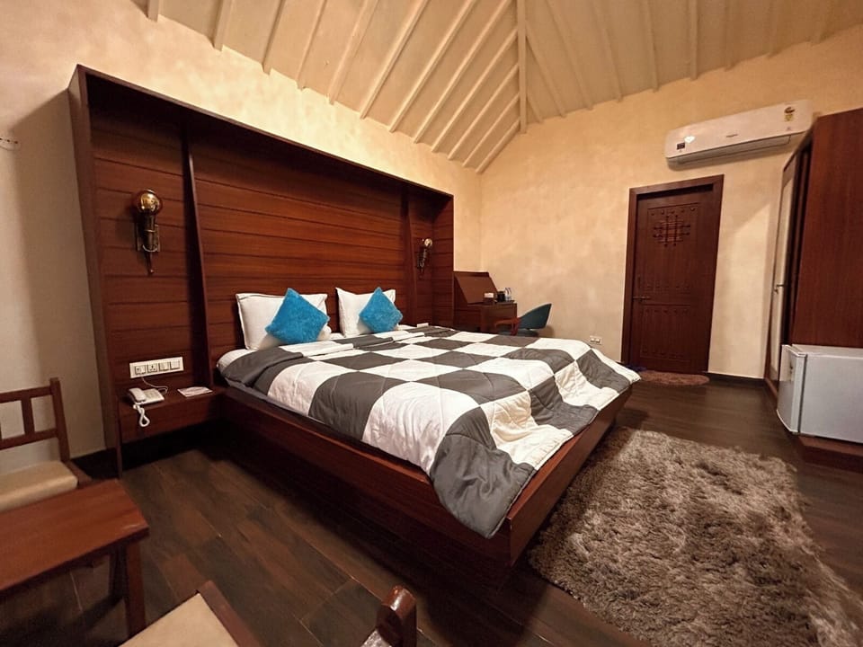 Studio Suite, Resort View | Desk, free WiFi