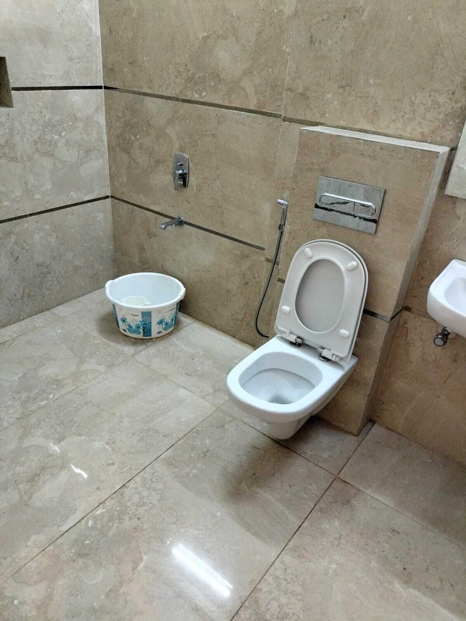 Shower, towels, soap, shampoo