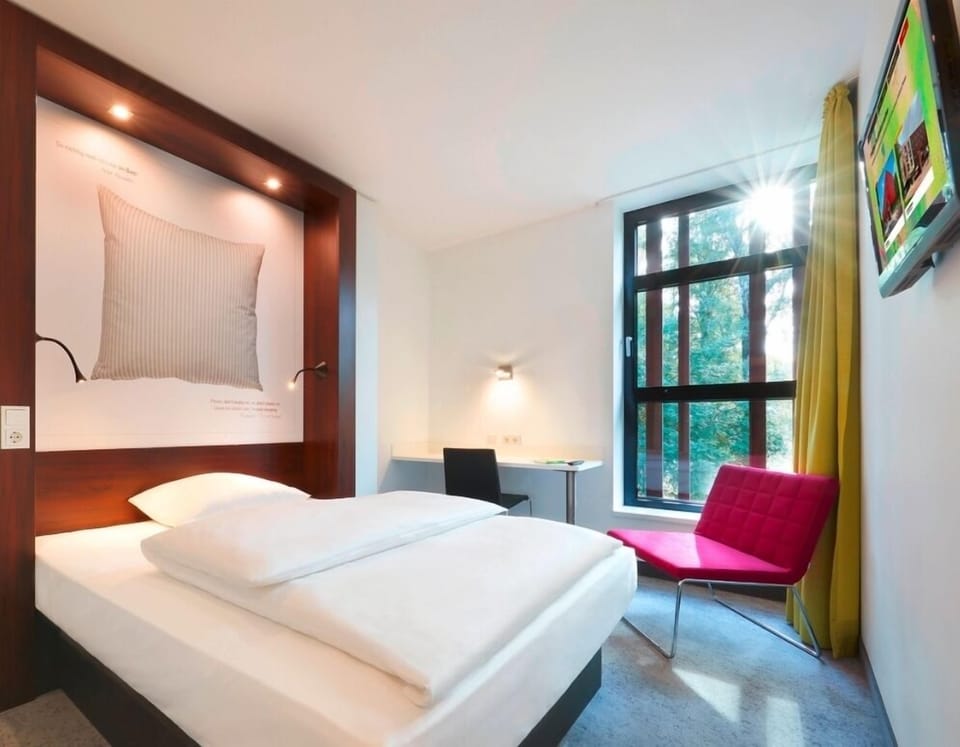 Basic Room | 1 bedroom, hypo-allergenic bedding available, desk, laptop workspace