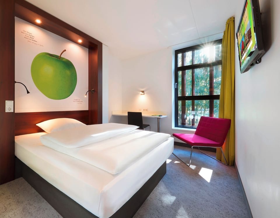 Basic Room | 1 bedroom, hypo-allergenic bedding available, desk, laptop workspace