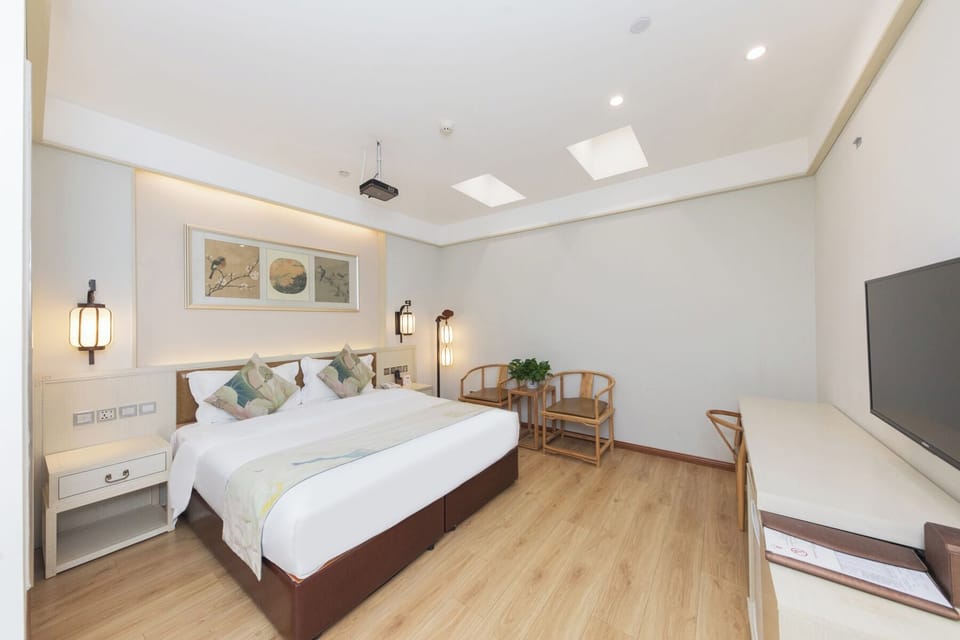Basic Double or Twin Room | In-room safe, iron/ironing board, WiFi (free)