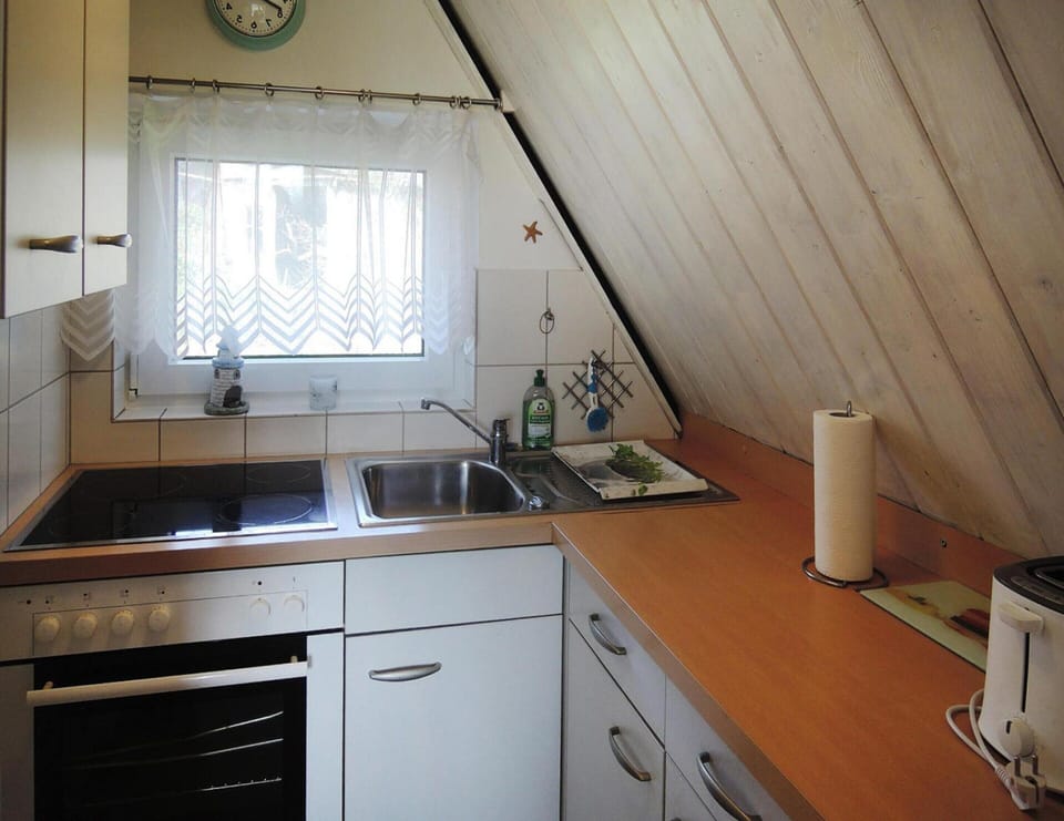 House | Private kitchen | Electric kettle, toaster, highchair
