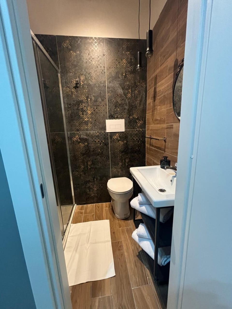 Mergellina | Bathroom | Free toiletries, hair dryer, towels, soap