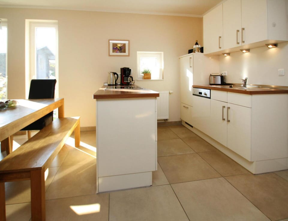 House | Private kitchen | Electric kettle, toaster, highchair