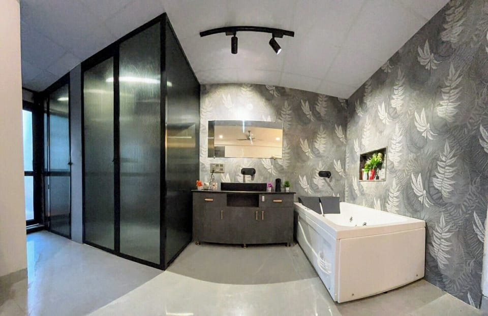 Apartment | Bathroom | Towels, soap, shampoo