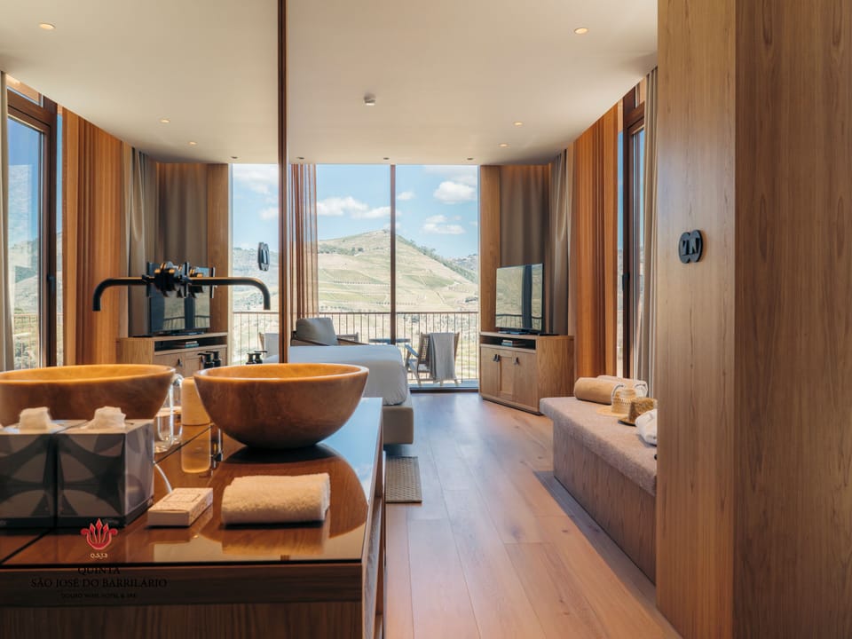 Superior Studio Suite | Premium bedding, memory foam beds, minibar, soundproofing