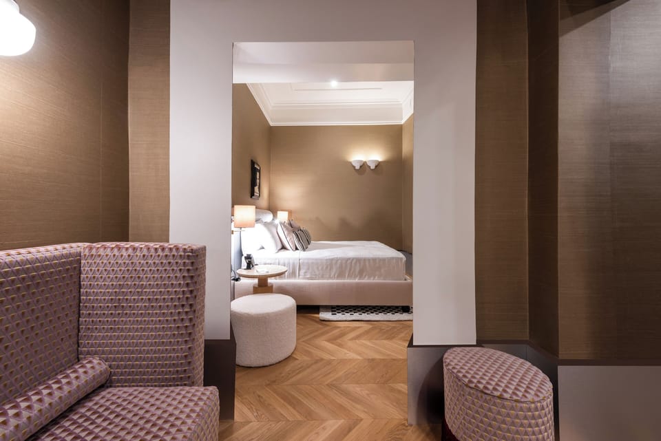 Suite | Blackout drapes, soundproofing, iron/ironing board, free WiFi