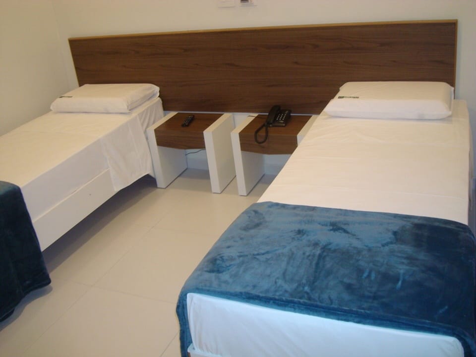 Standard Twin Room | Minibar, in-room safe, desk, free WiFi