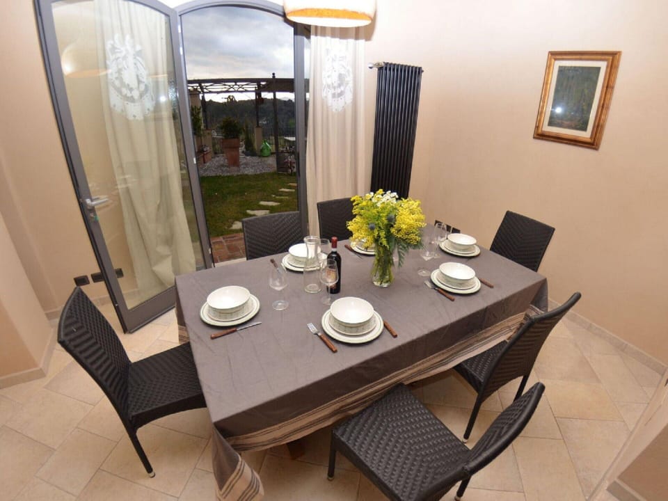 Cottage | Dining