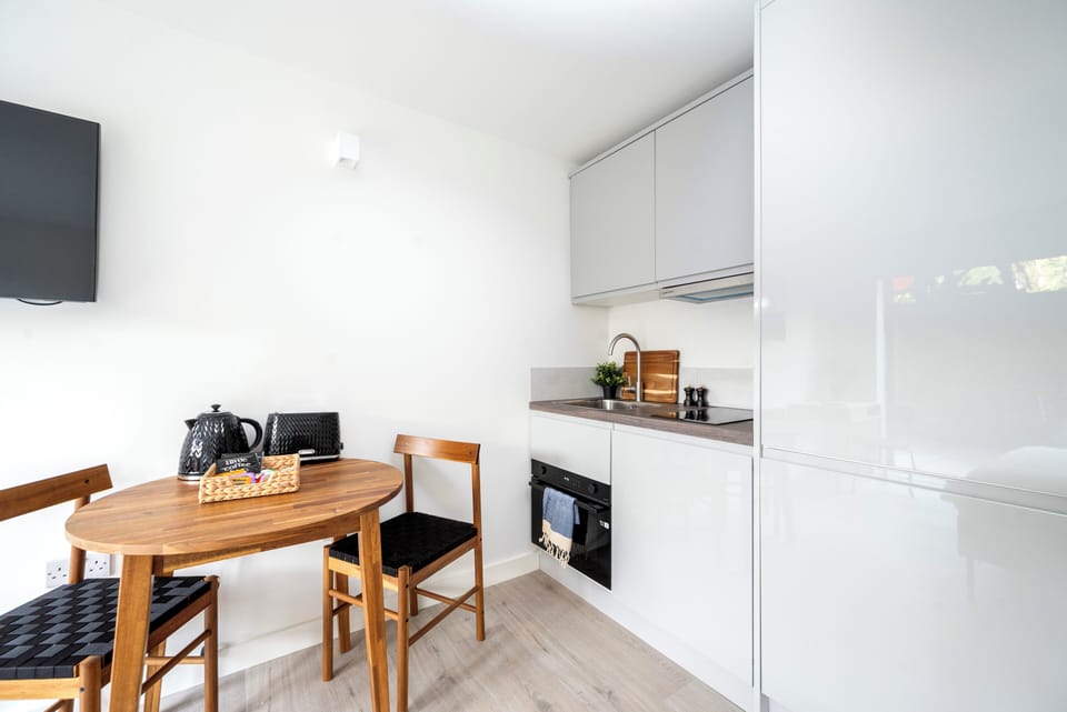 Studio, 1 Double Bed, Non Smoking | Private kitchen | Electric kettle, toaster