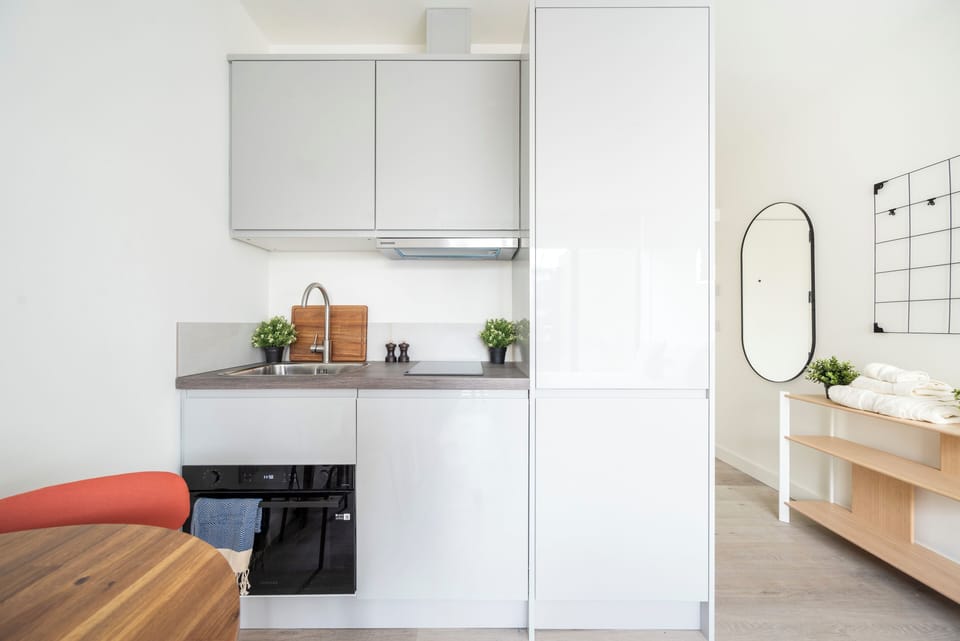 Studio, 1 Double Bed, Non Smoking | Private kitchen | Electric kettle, toaster