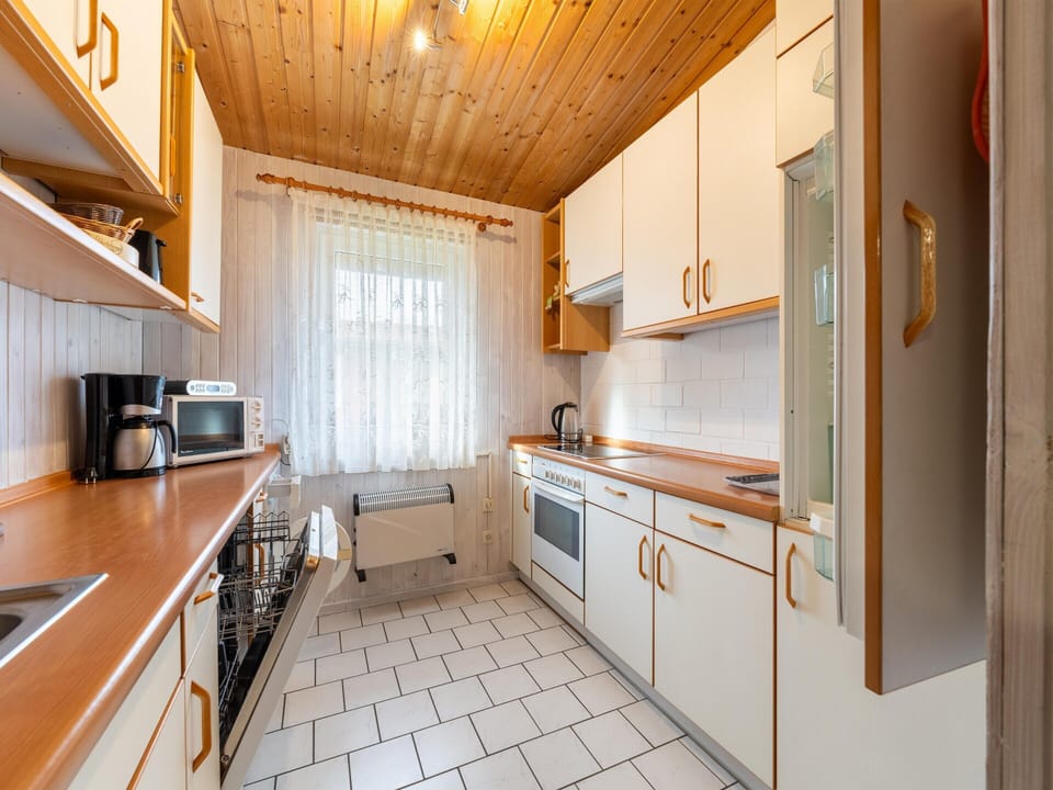 House | Private kitchen | Electric kettle, toaster, highchair