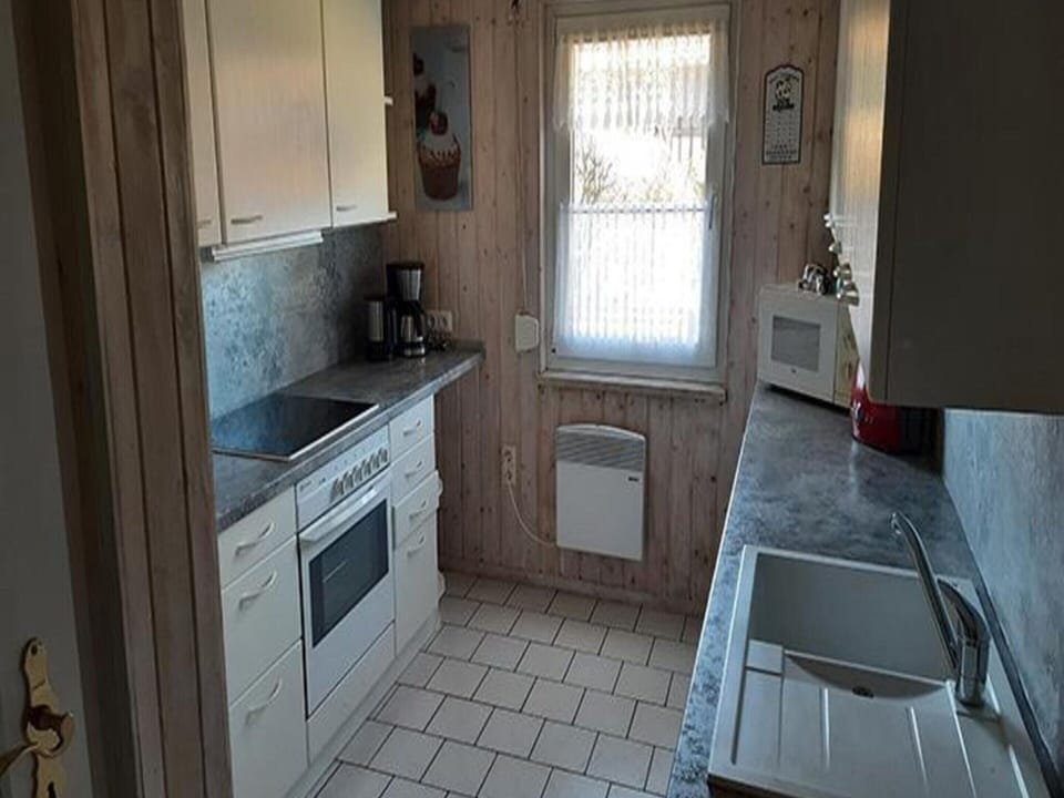 House | Private kitchen | Electric kettle, toaster, highchair