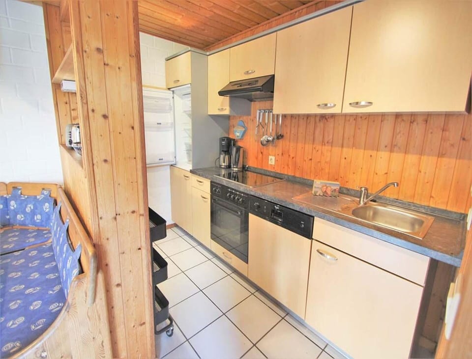 House | Private kitchen | Electric kettle, toaster, highchair