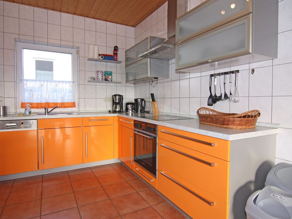 House | Private kitchen | Electric kettle, toaster, highchair