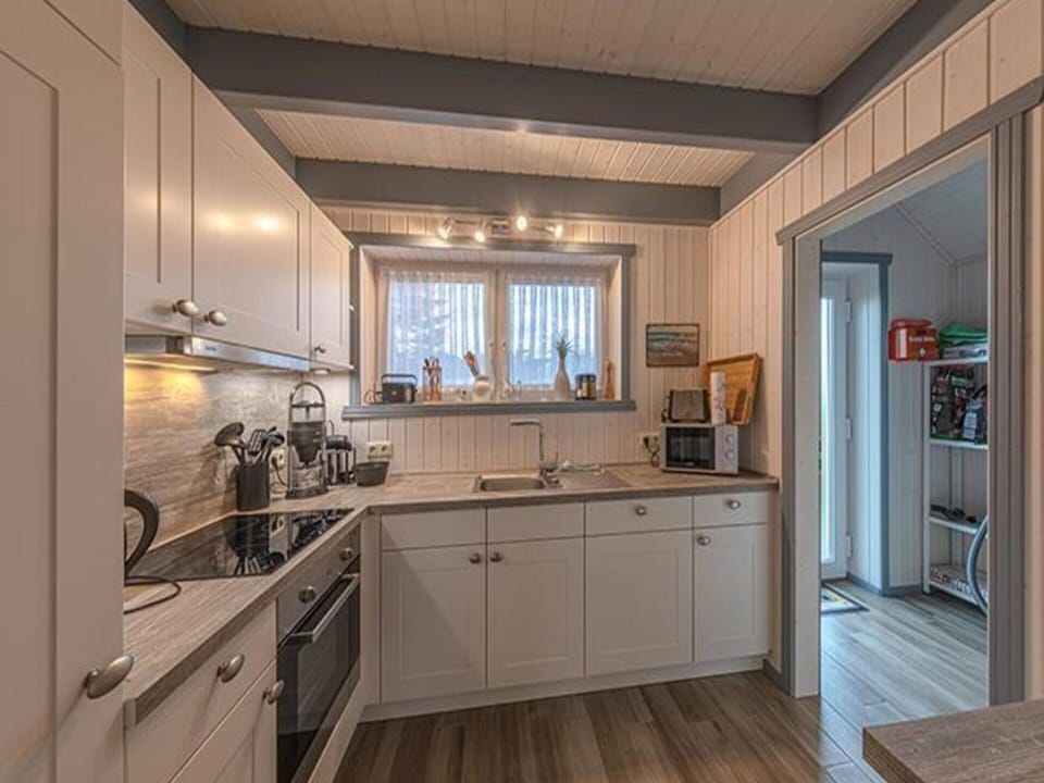 House | Private kitchen | Electric kettle, toaster