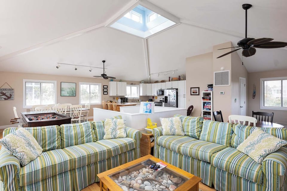 Bright and sunny living room