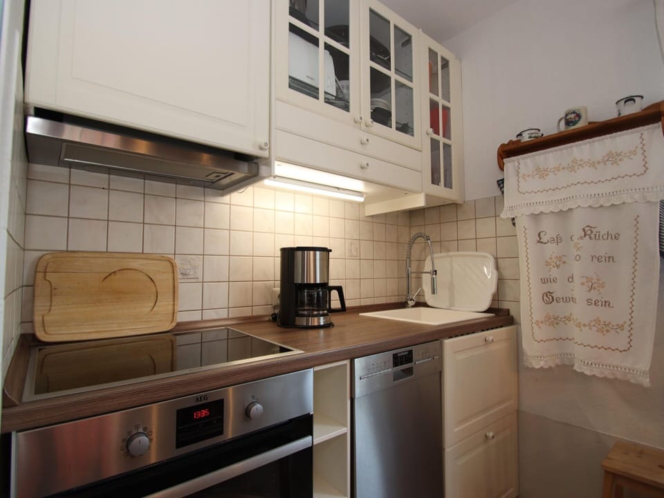 House | Private kitchen | Electric kettle, toaster, highchair