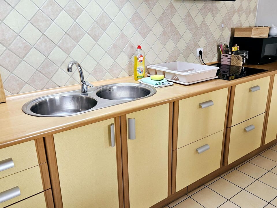 House | Private kitchen | Stovetop, electric kettle, toaster