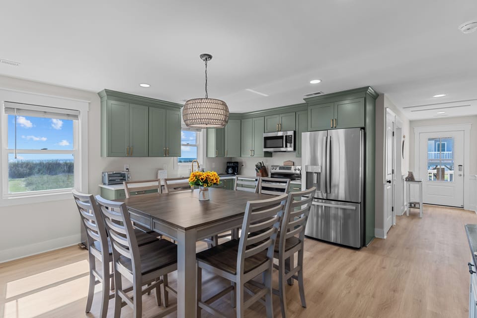 Kitchen / Dining Area