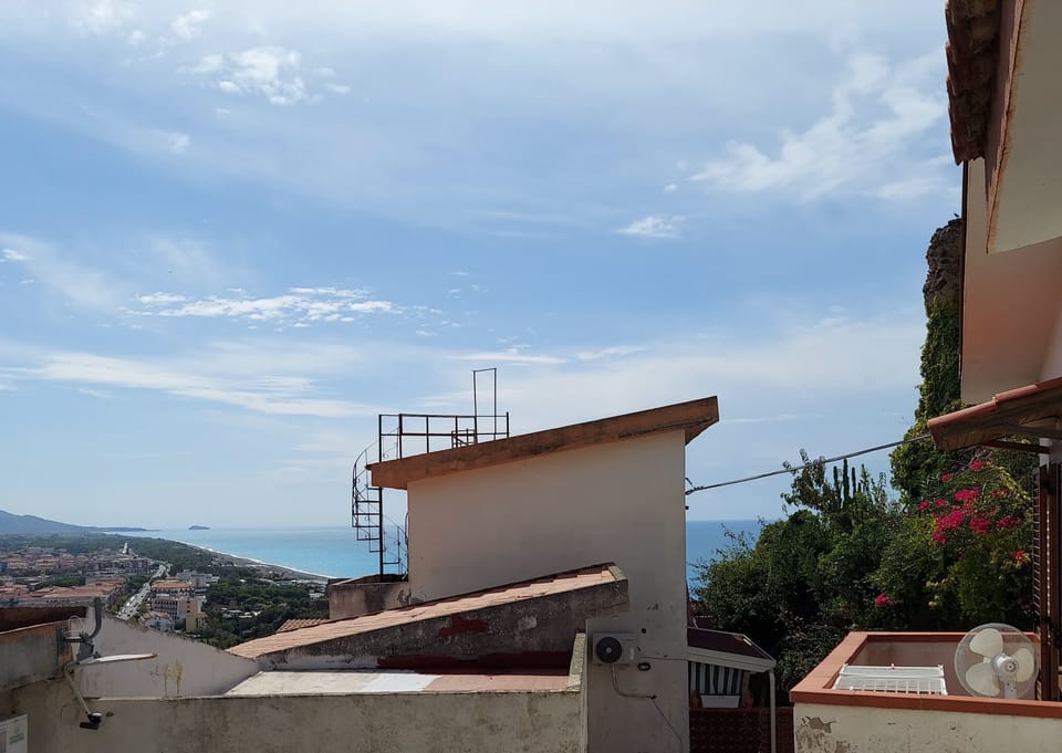 VIEW FROM LIVING ROOM PATEO 