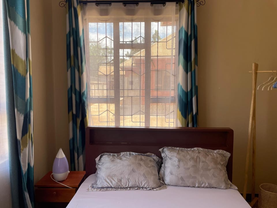 Desk, laptop workspace, iron/ironing board, free WiFi