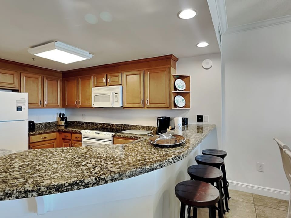 Breakfast Bar with Seating for Four