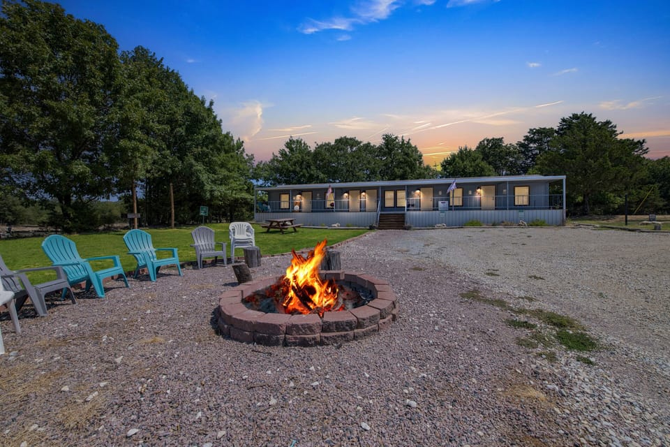 Room, 1 Bedroom | Property grounds
