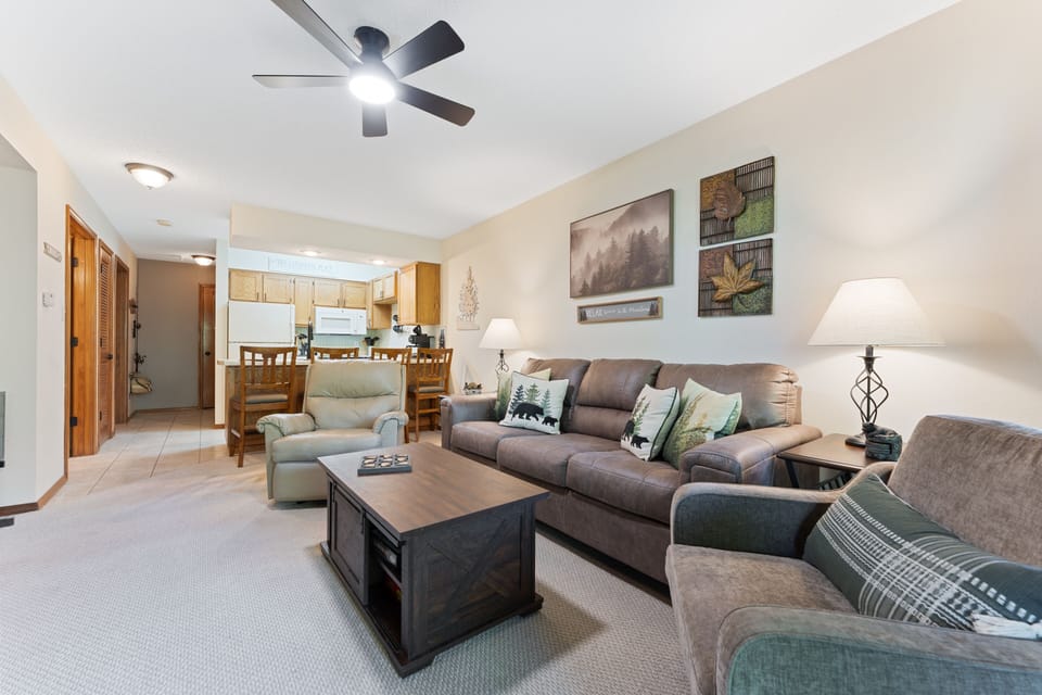Condo, 2 Bedrooms | Living area