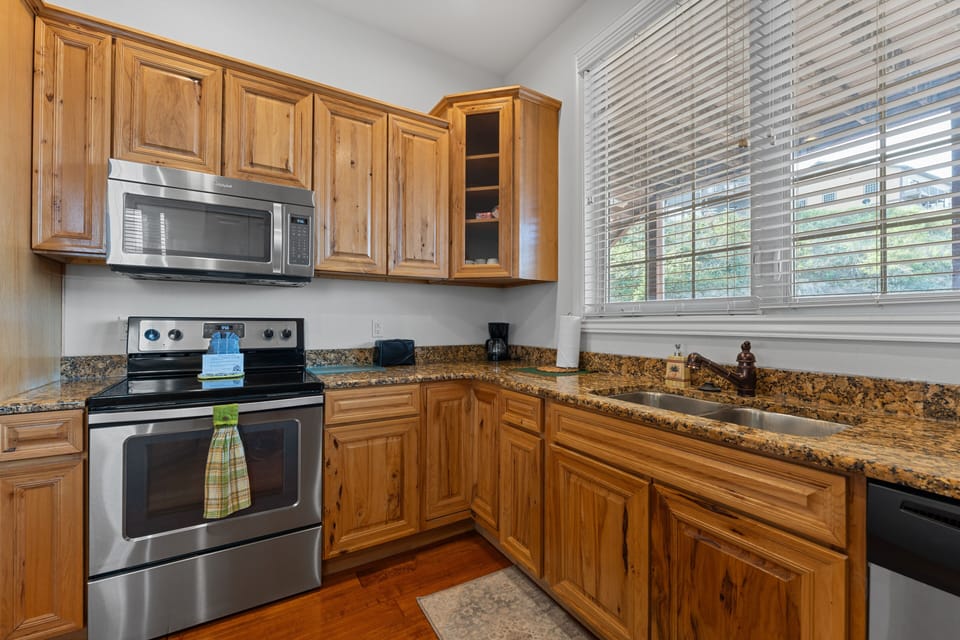 House, 2 Bedrooms | Private kitchen | Coffee/tea maker, fridge, oven, toaster