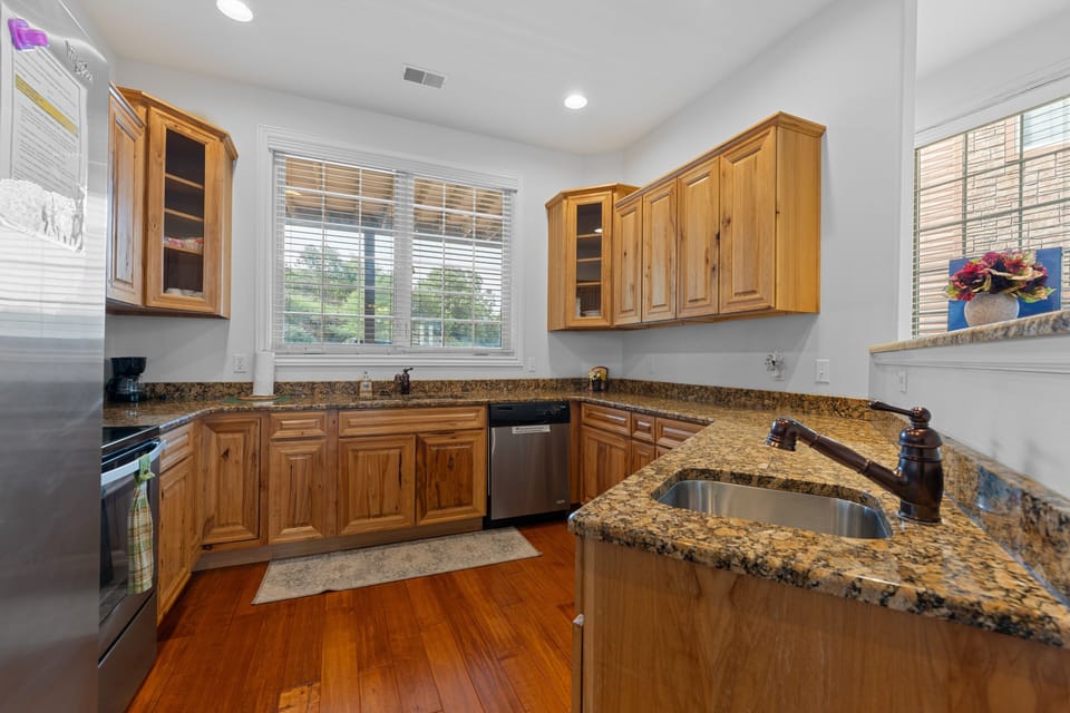 House, 2 Bedrooms | Private kitchen | Coffee/tea maker, fridge, oven, toaster
