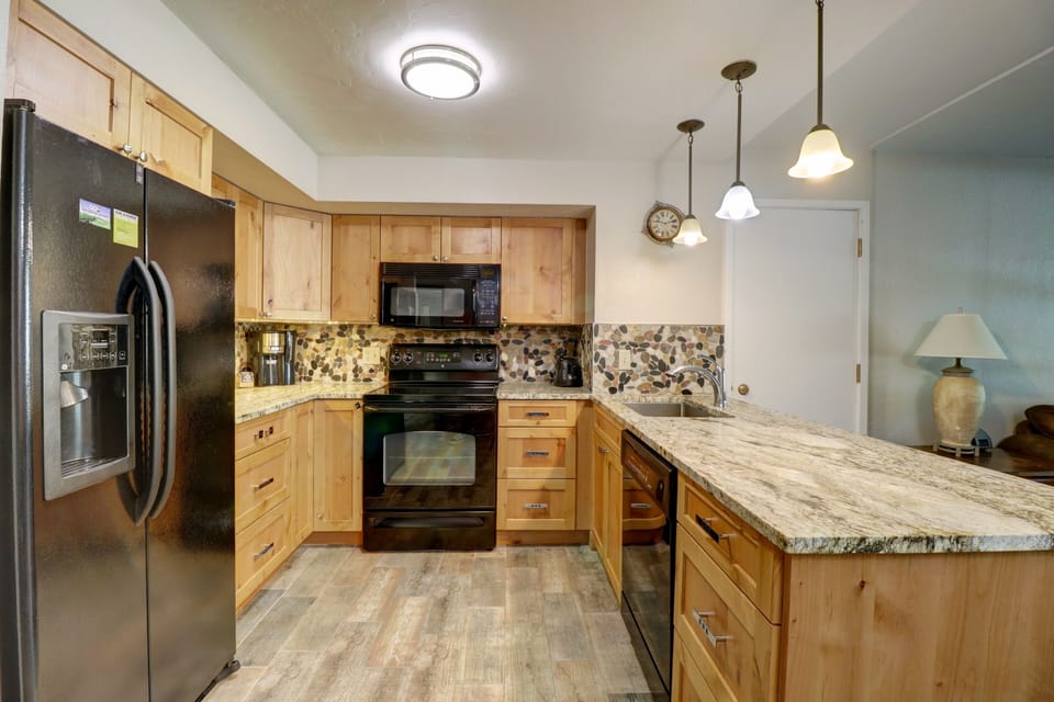 Condo, 1 Bedroom | Private kitchen | Coffee/tea maker, fridge, oven, toaster