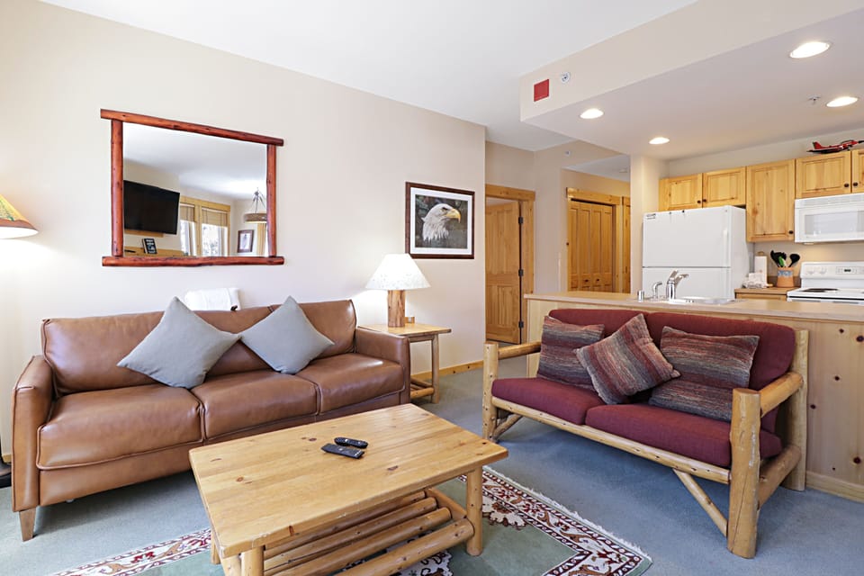 Condo, 2 Bedrooms | Living area